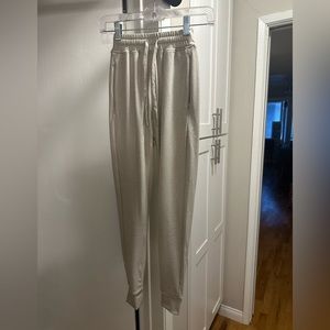 Buffbunny Jewel Jogger- oatmeal